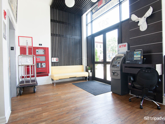 布鲁克林速8酒店