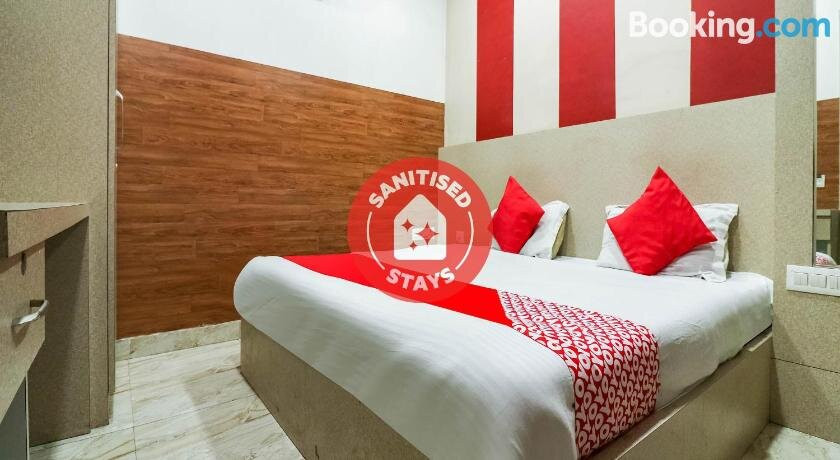 OYO 69735 Hotel Cra
