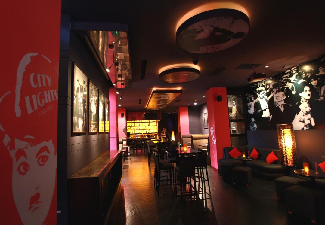 Charlies Bar