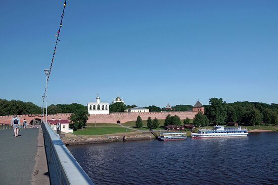Pedestrian Bridge Across River Volkhov景点图片