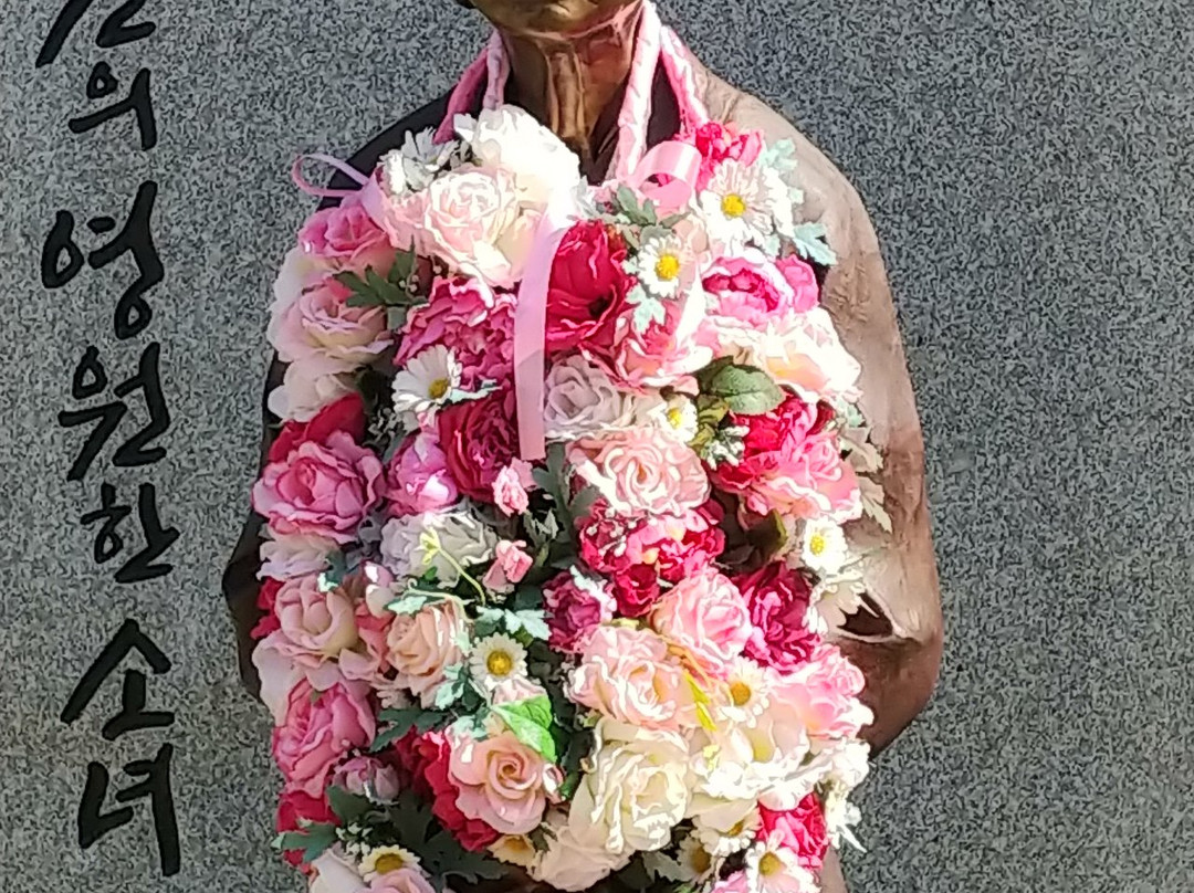 Statue of Peace-利川市必去景点