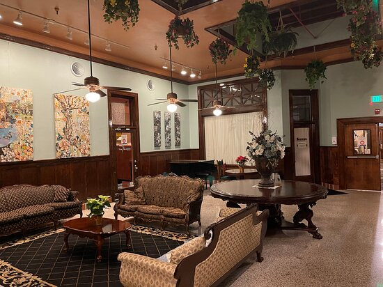 Edgewater Hotel主图