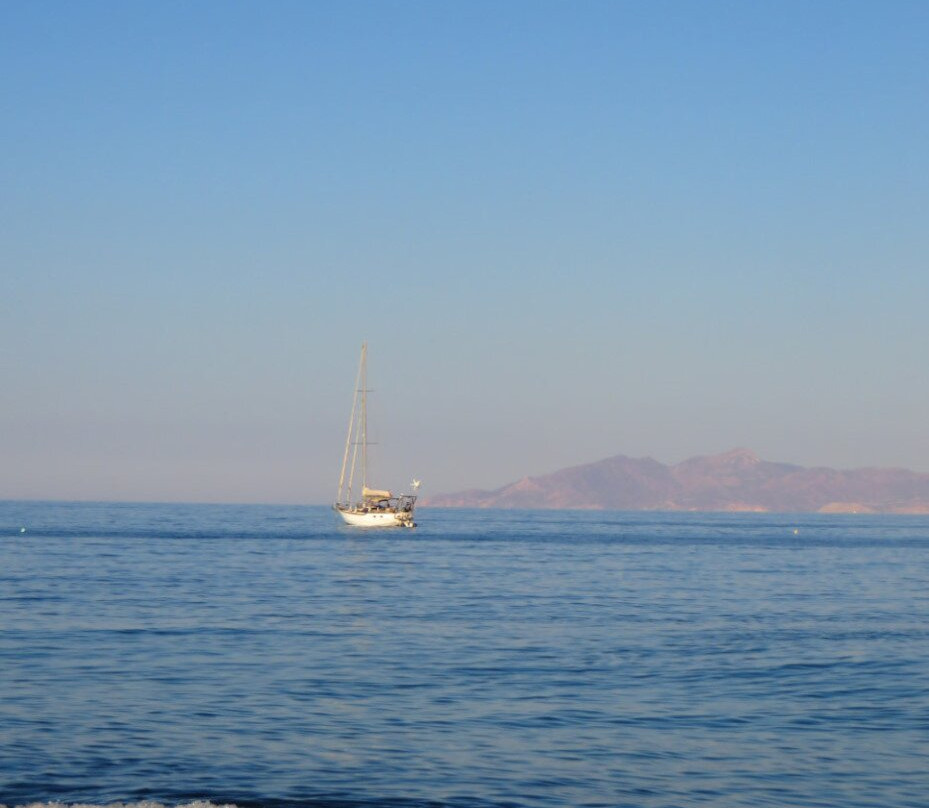 卡美尼岛景点图片
