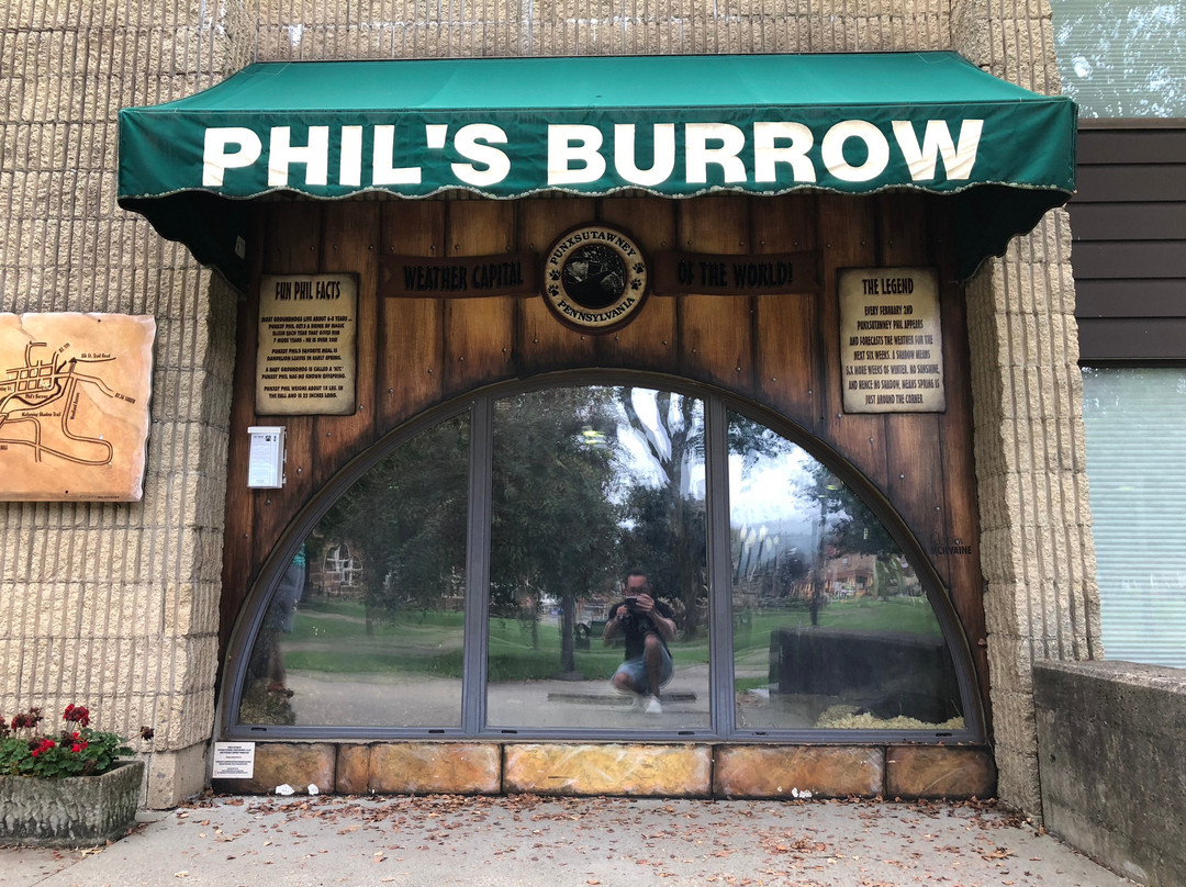 Phil's Burrow景点图片