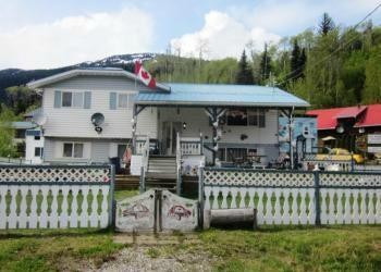 New Aiyansh酒店住宿-Nisga'a Salmon Lodge Bed and Breakfast