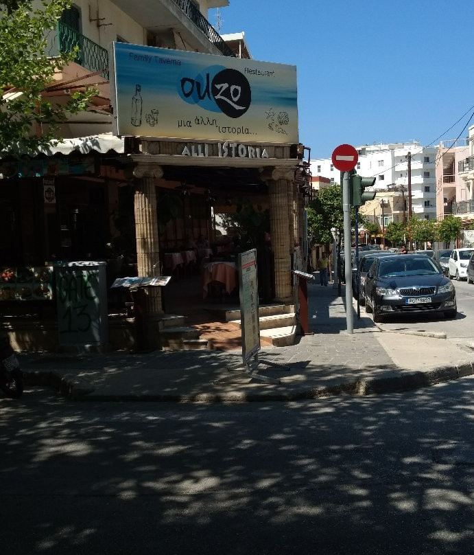 Petaloudes餐馆和美食-Ouzomperdémata