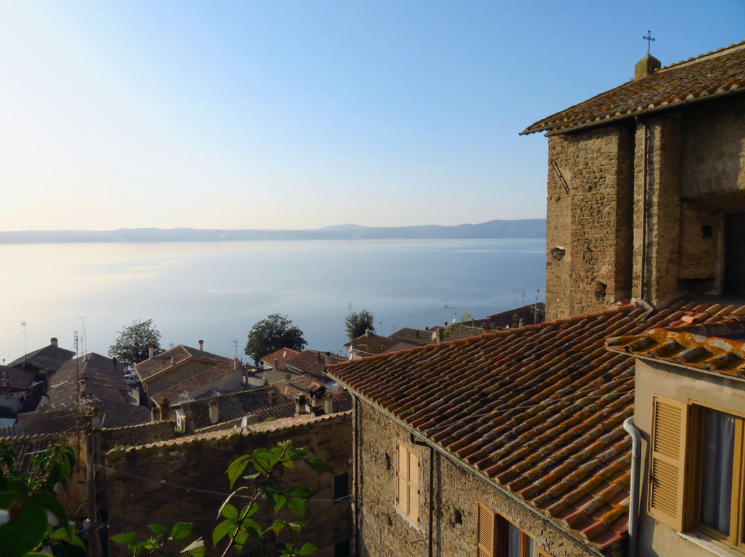 Vicolo della Grondarella con vista lago-Anguillara Sabazia必去景点