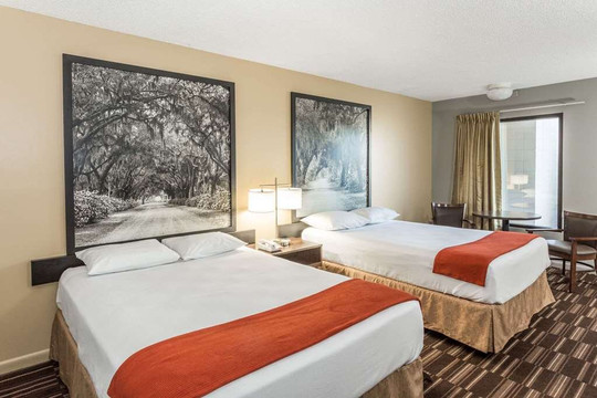 Super 8 by Wyndham Adel主图