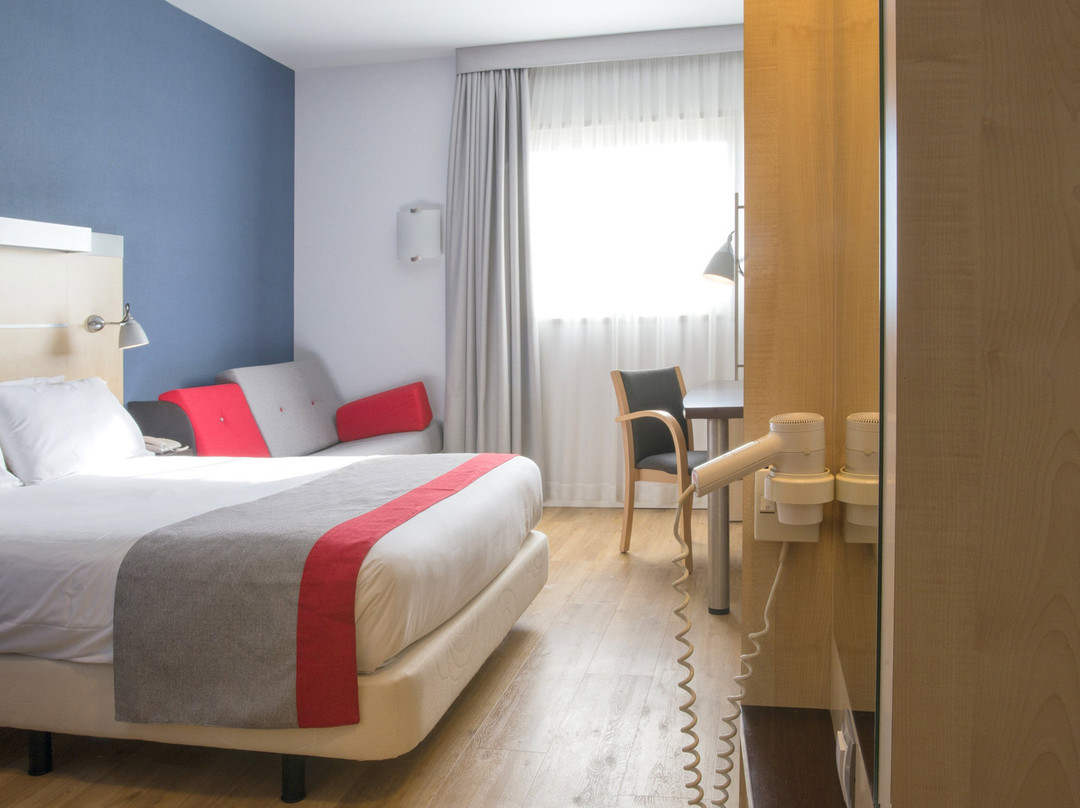 莫林斯德雷快捷假日酒店主图