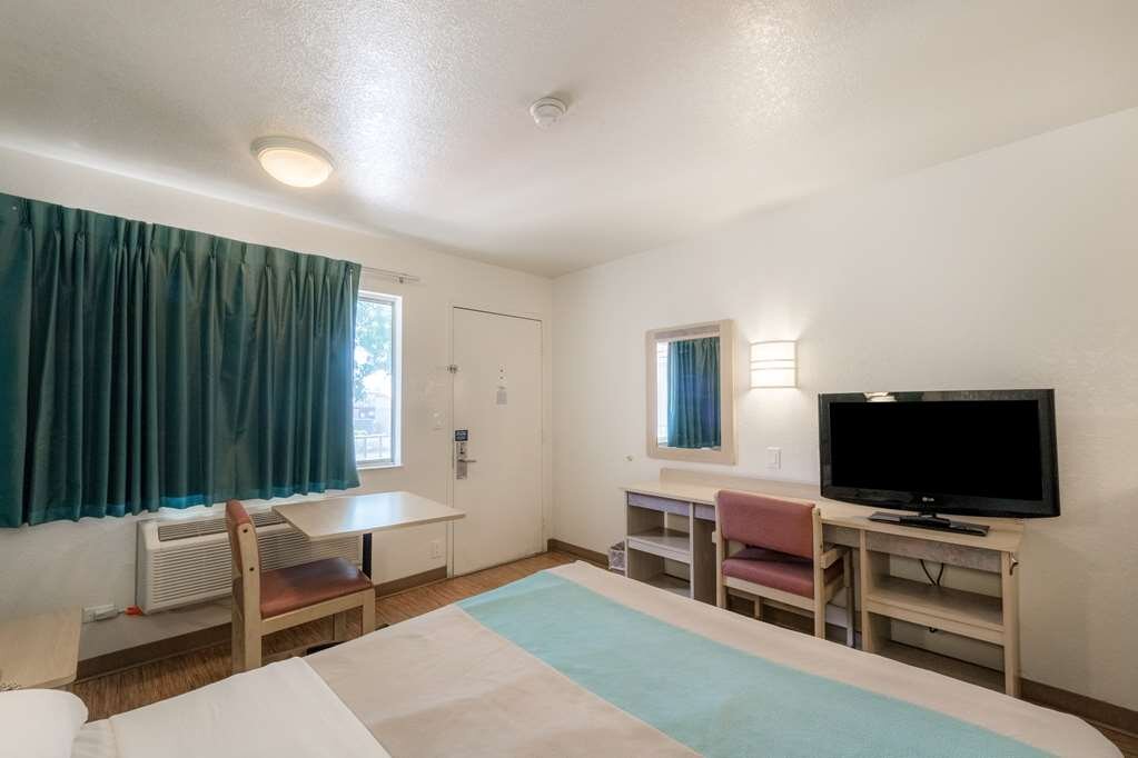 Motel 6 Del Rio-官方