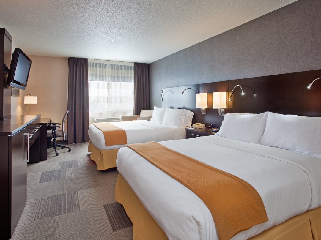 比阿特丽斯快捷假日&套房酒店主图