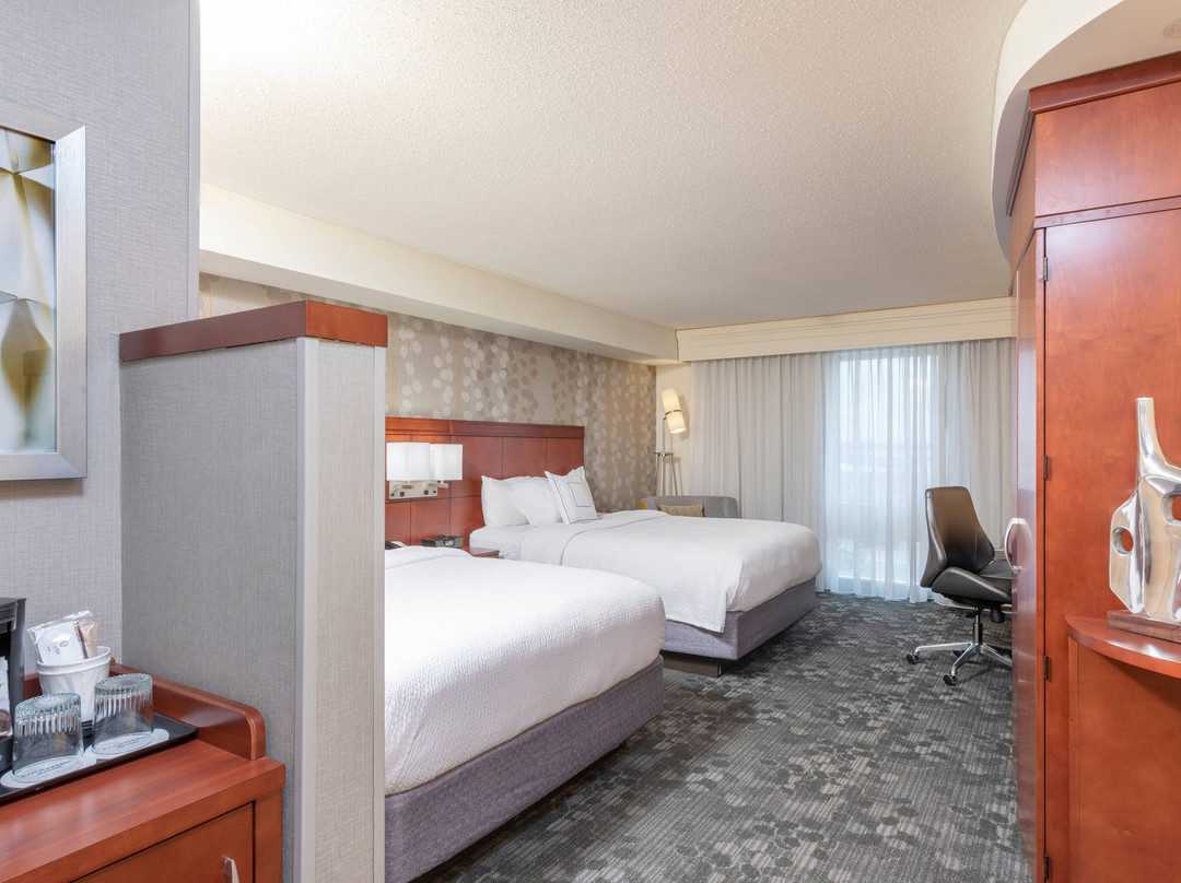 Courtyard by Marriott Milwaukee Airport主图