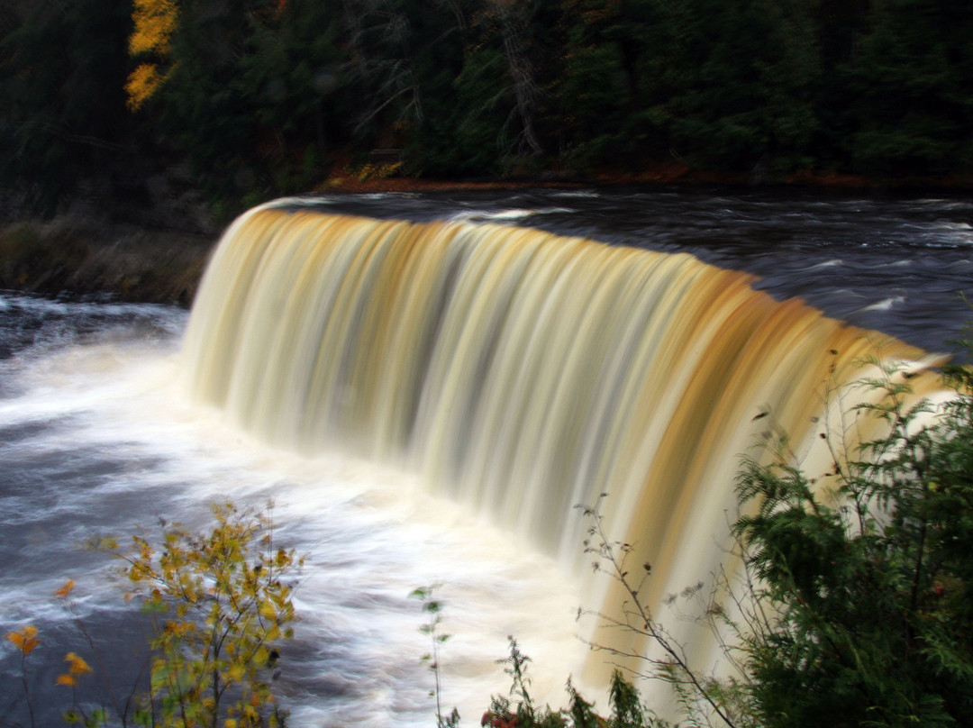 Tahquamenon Falls-Paradise必去景点