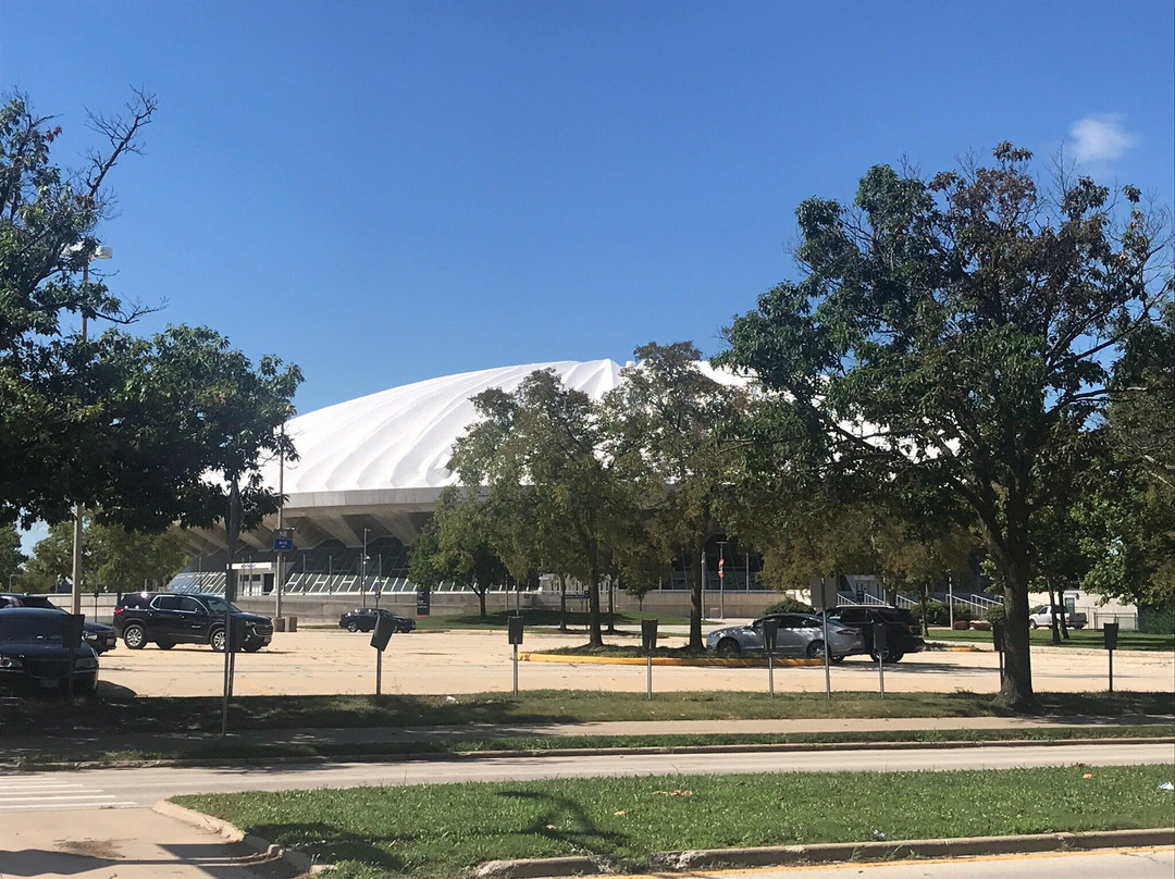 State Farm Center-尚贝恩必去景点