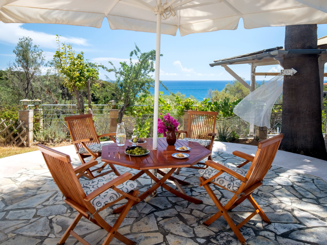 Avithos Beach Estate主图