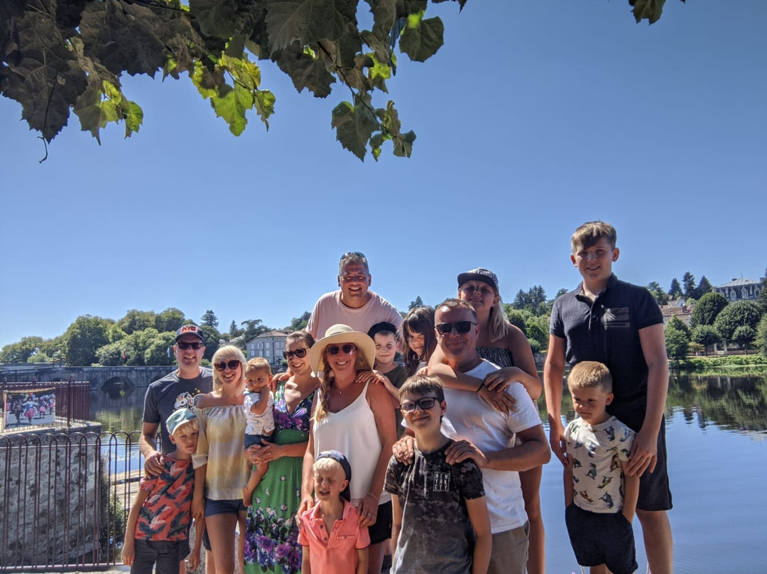 Fonclaire Holidays主图