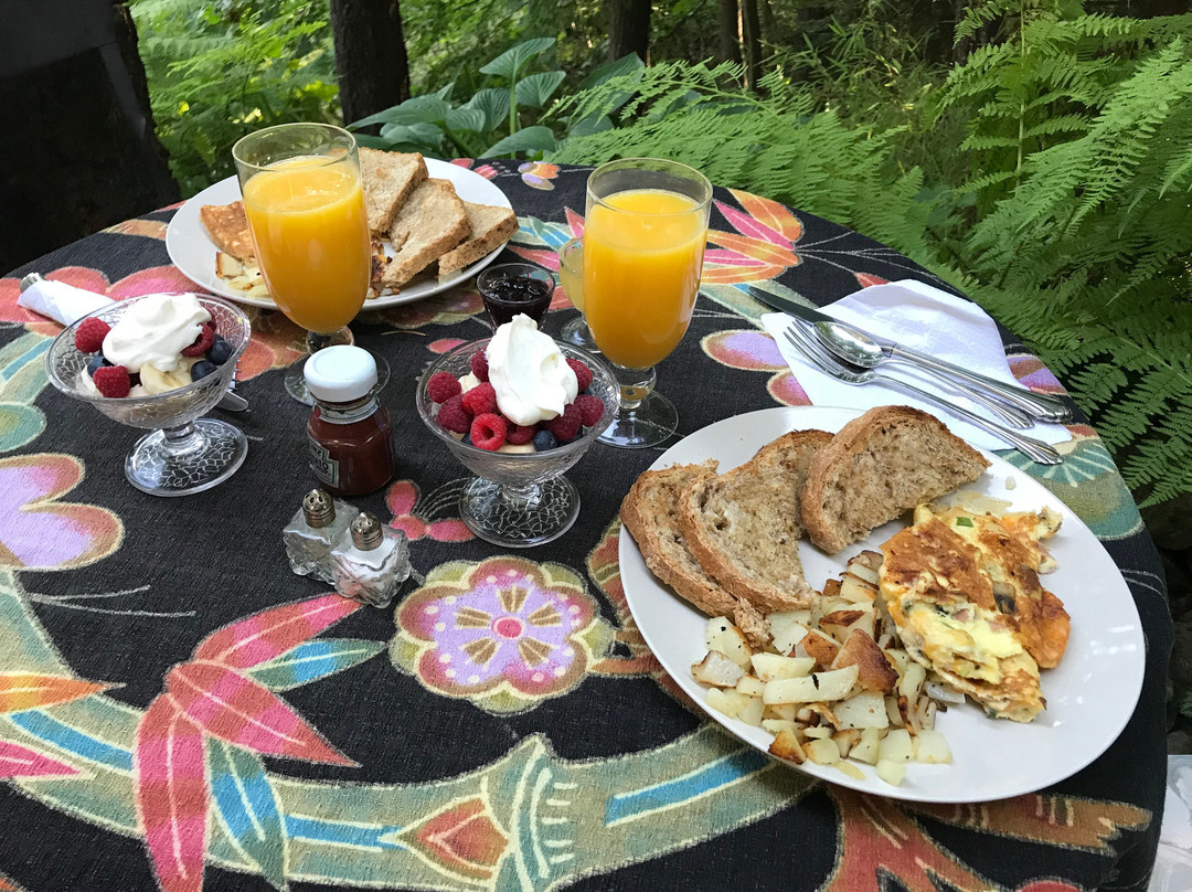 In the Selkirk Mountains B&B主图