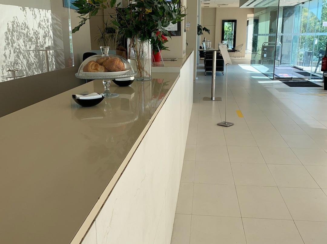 潘普洛纳快捷假日酒店主图