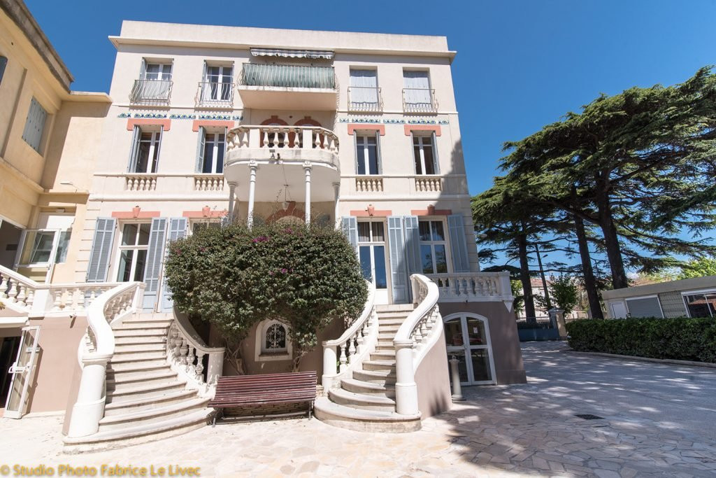 Saint-Mandrier-sur-Mer酒店住宿-海神号酒店