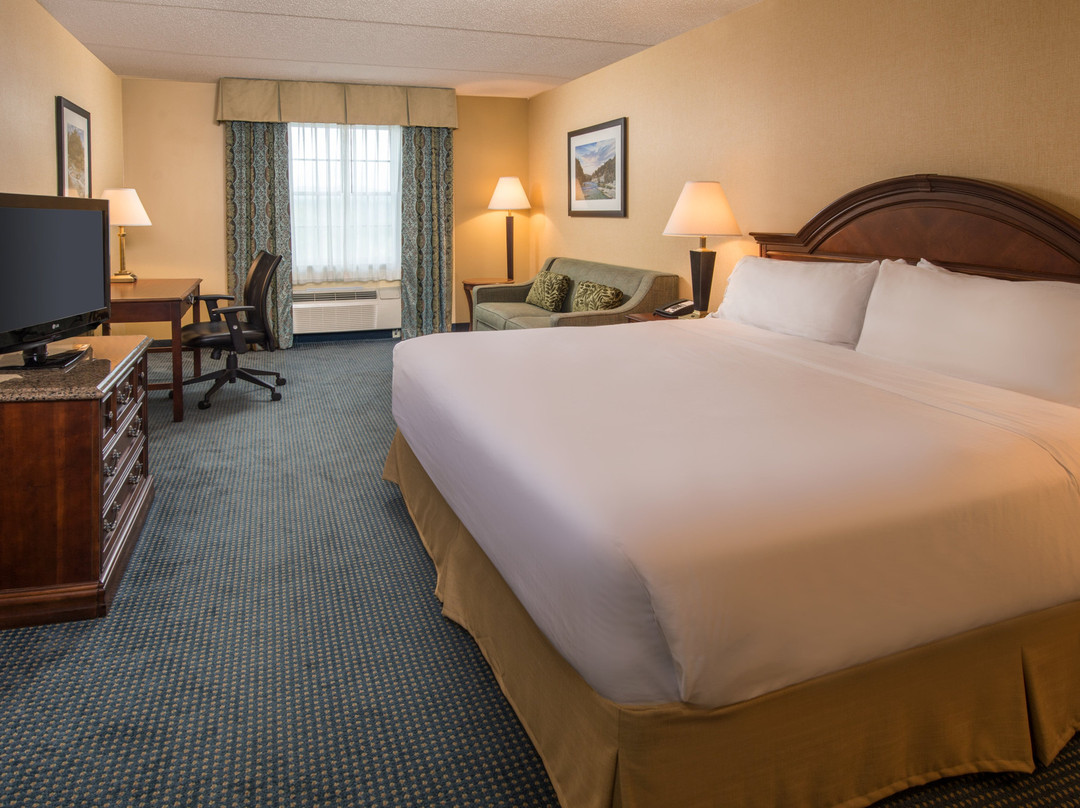 Holiday Inn Express State College @Williamsburg Square by IHG主图