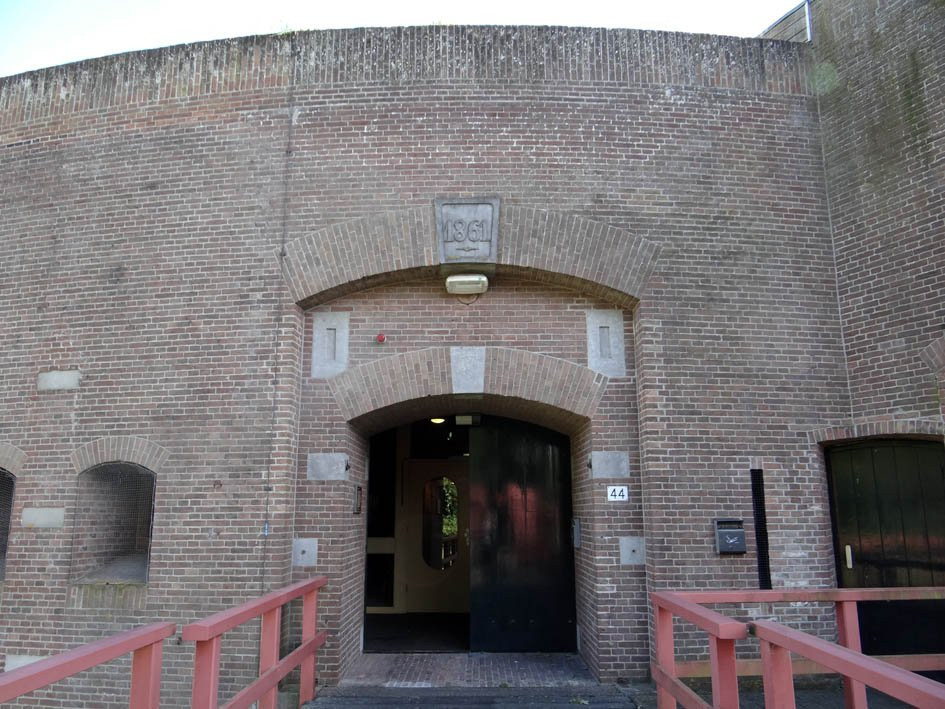 Rijksmonument Torenfort aan de Ossenmarkt uit 1861-韦斯普必去景点