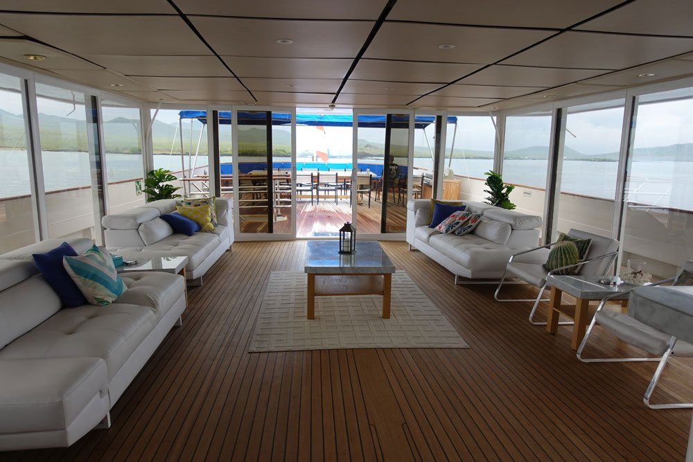 Luxury Yacht M/Y Passion-阿约拉港必去景点