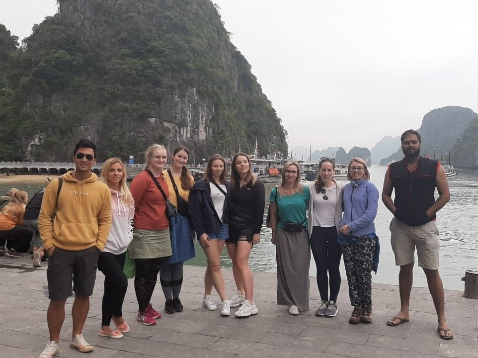 Golden Bay Cruise-下龙湾必去景点