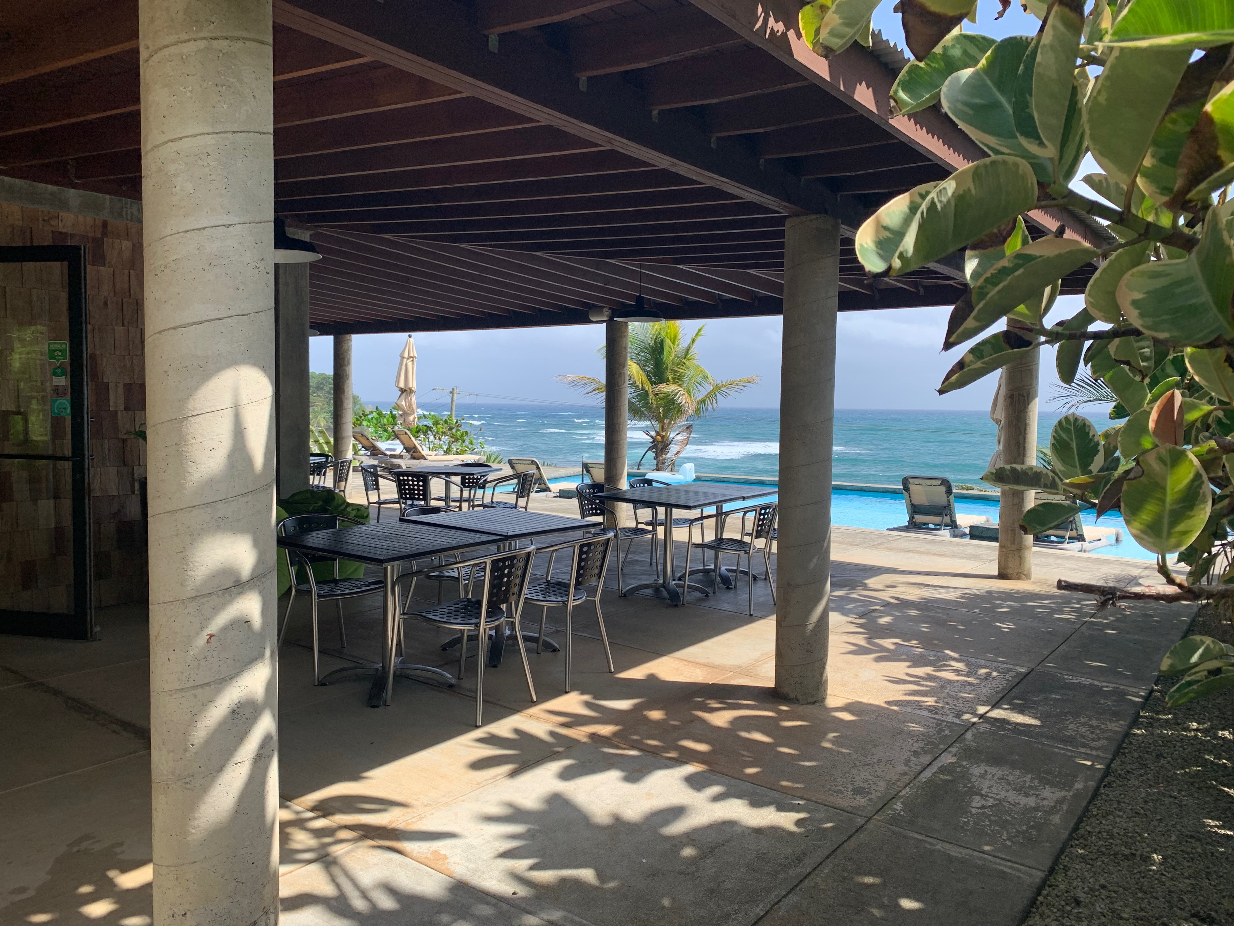 Pagua Bay House Oceanfront Cabana's-餐饮