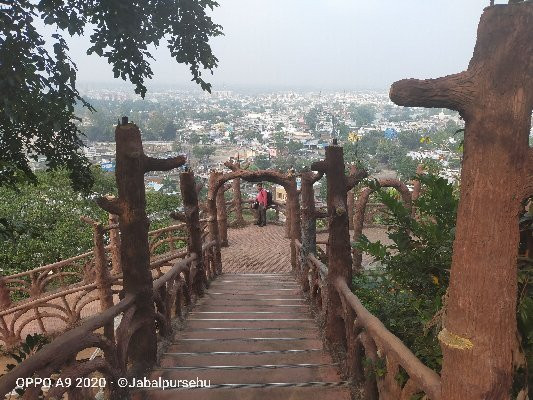 Pisanhari Ki Madiya-贾巴尔普尔必去景点