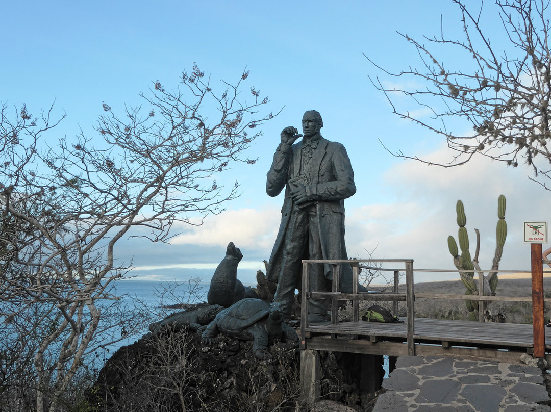 Estatua de Charles Darwin-Puerto Baquerizo Moreno必去景点