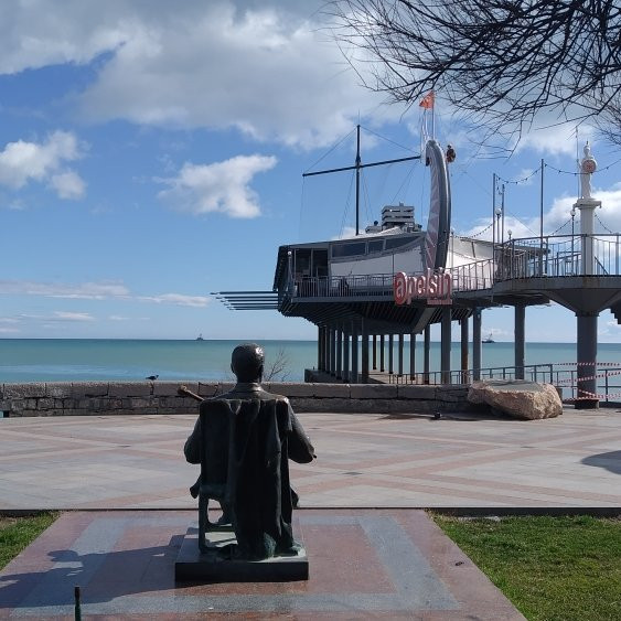 The Monument to Mikhail Pugovkin-雅尔达必去景点