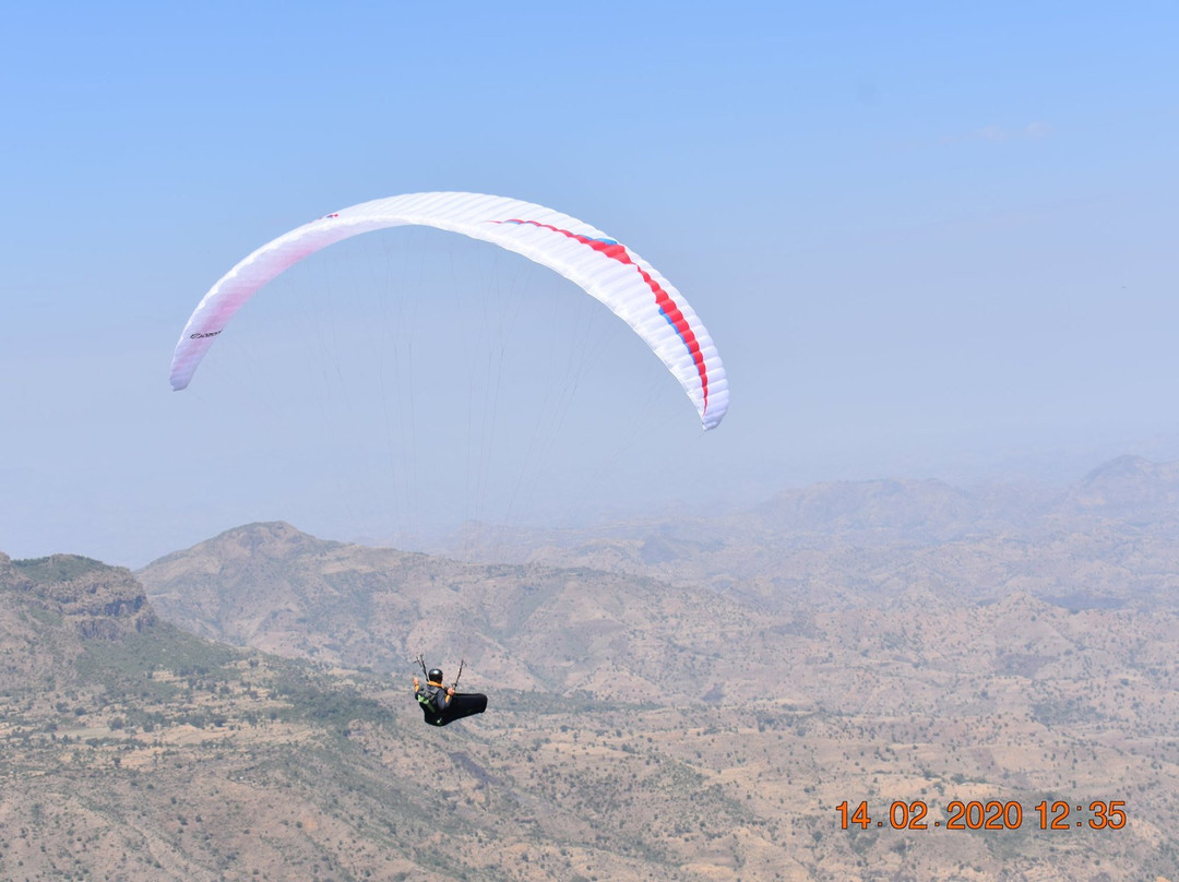 Airtime Paragliding-劳特布龙嫩必去景点