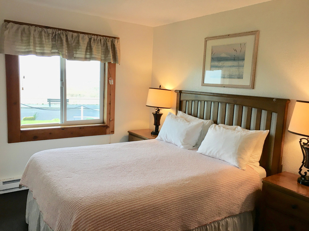 The Tradewinds Condominums主图