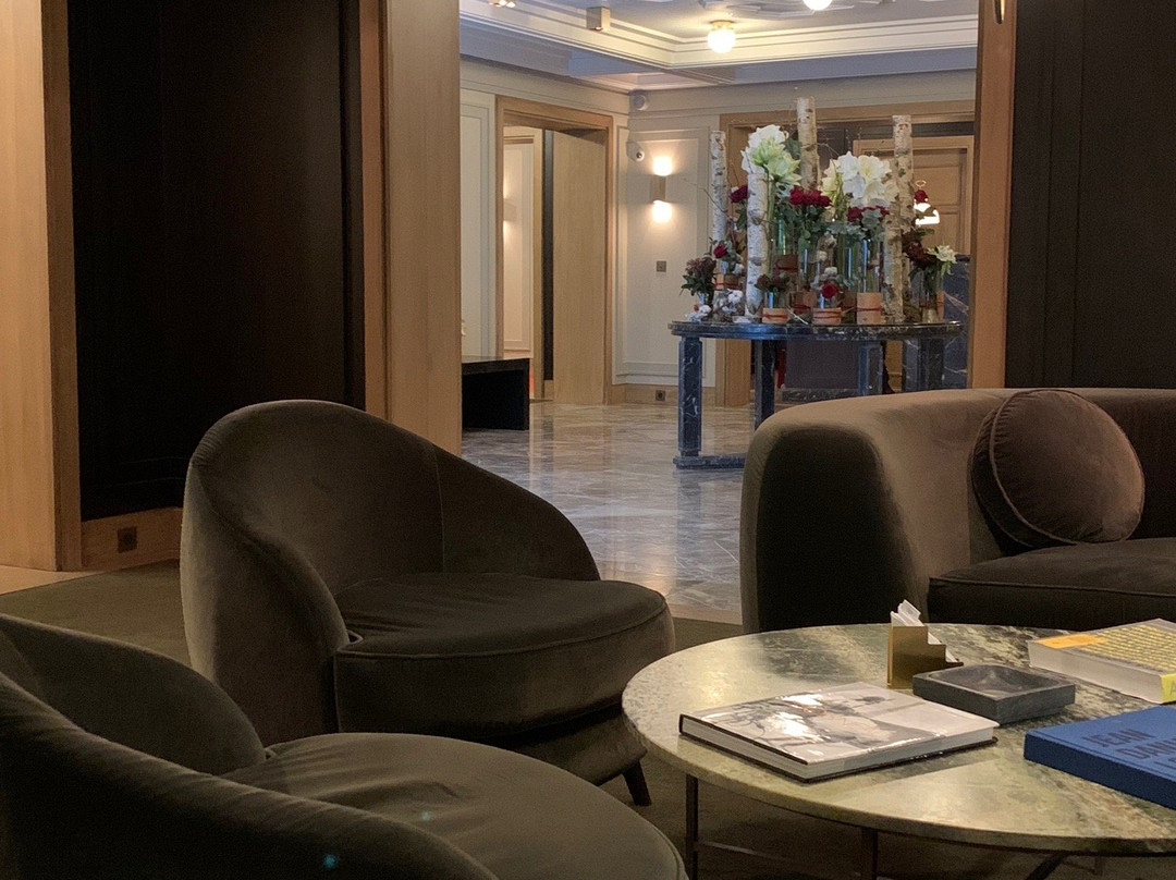 高雪维尔雪峰酒店主图