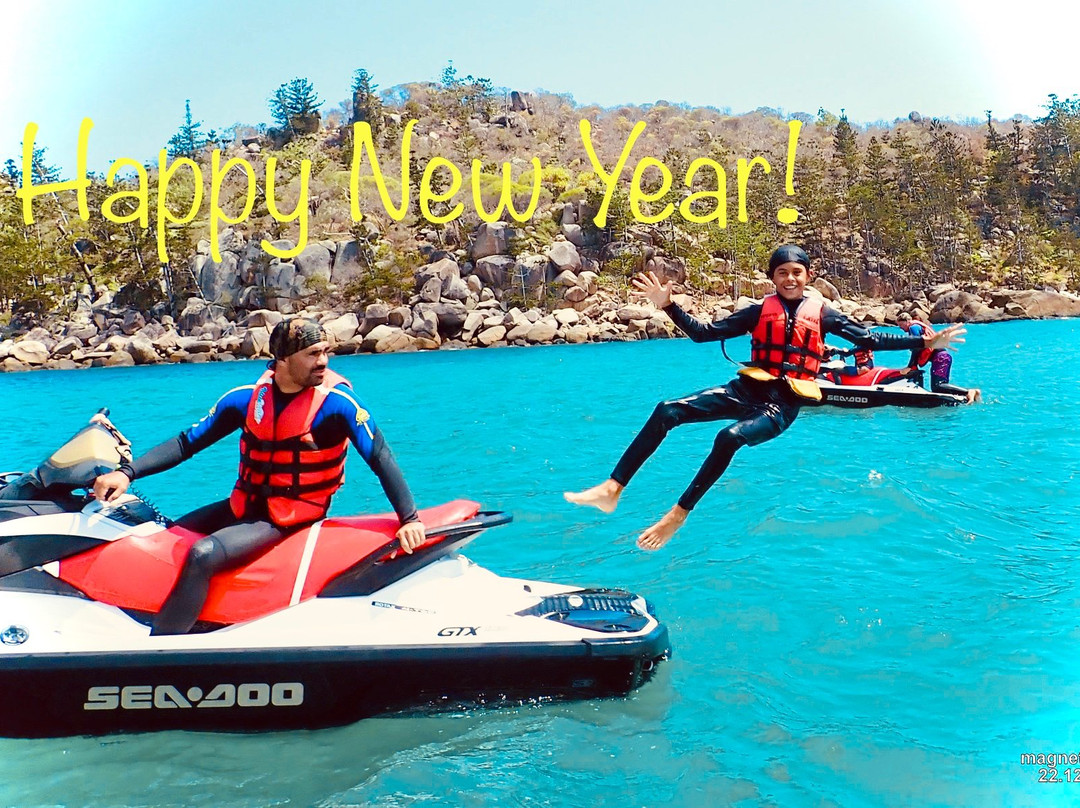 Magnetic Jet Ski Tours-Horseshoe Bay必去景点