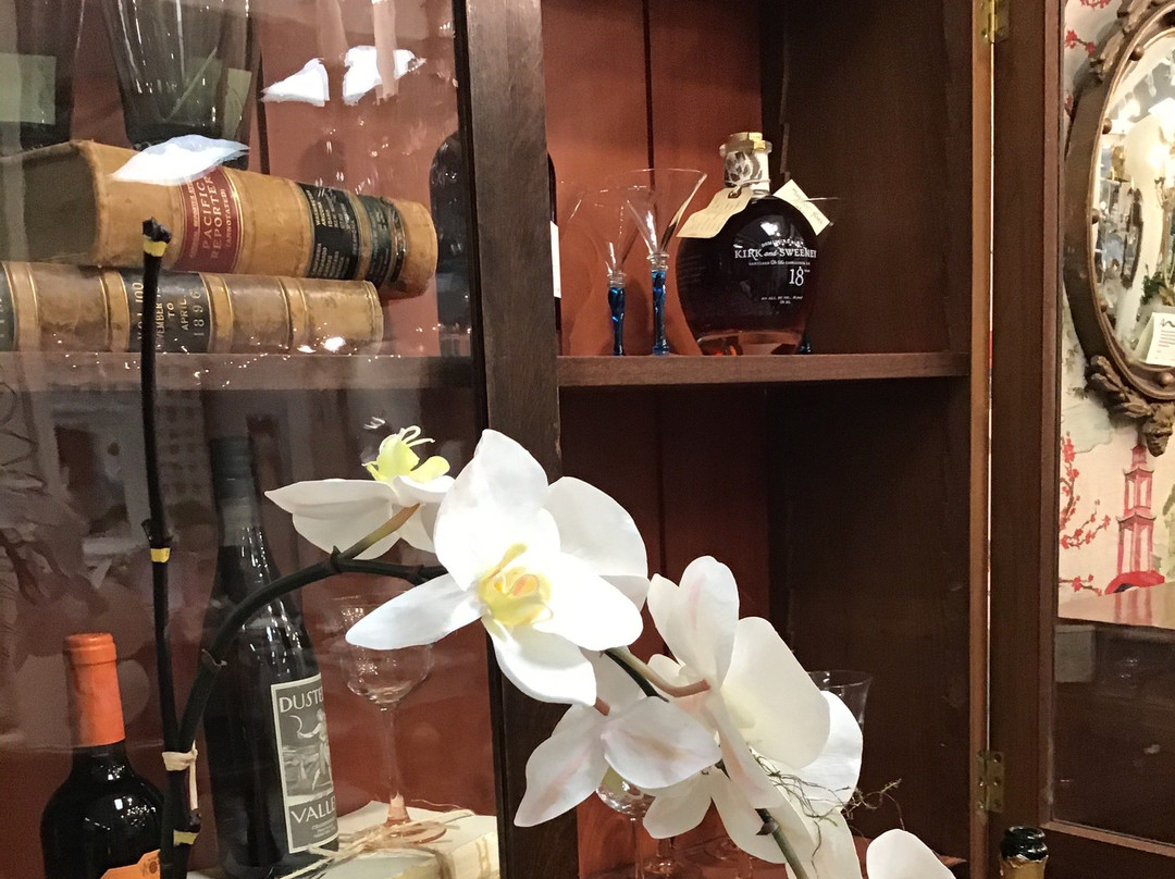 Mutiny Bay Antiques景点图片