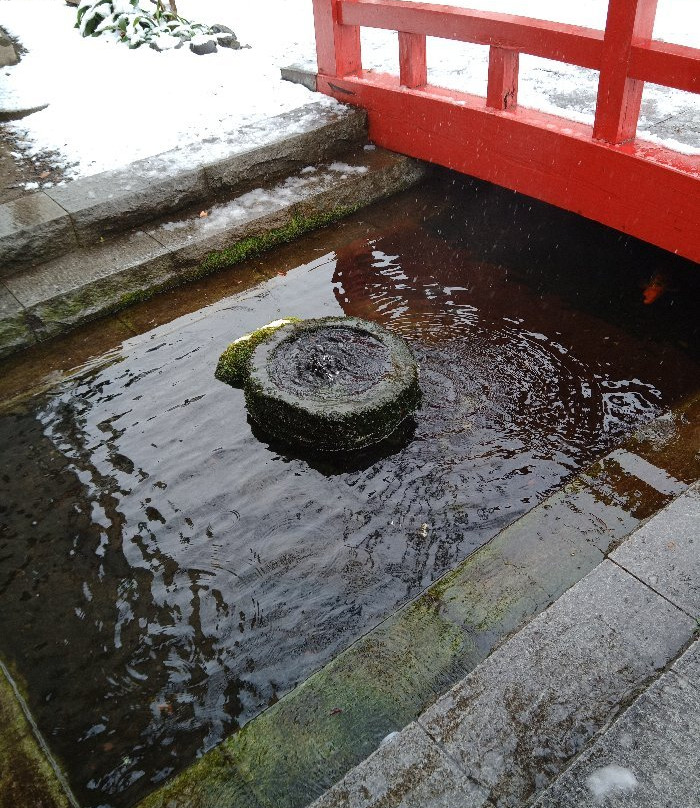 Tsukiiizumi Shrine's Spring-松本市必去景点