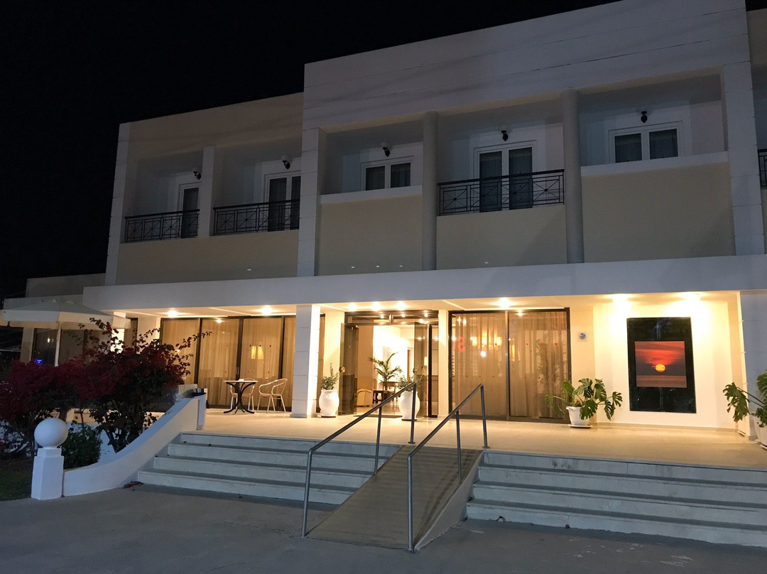 Sunset Studios and Apartments主图