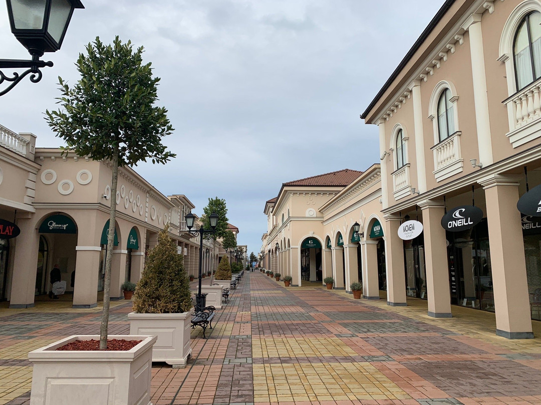 Fashion Park Outlet Center Indjija景点图片