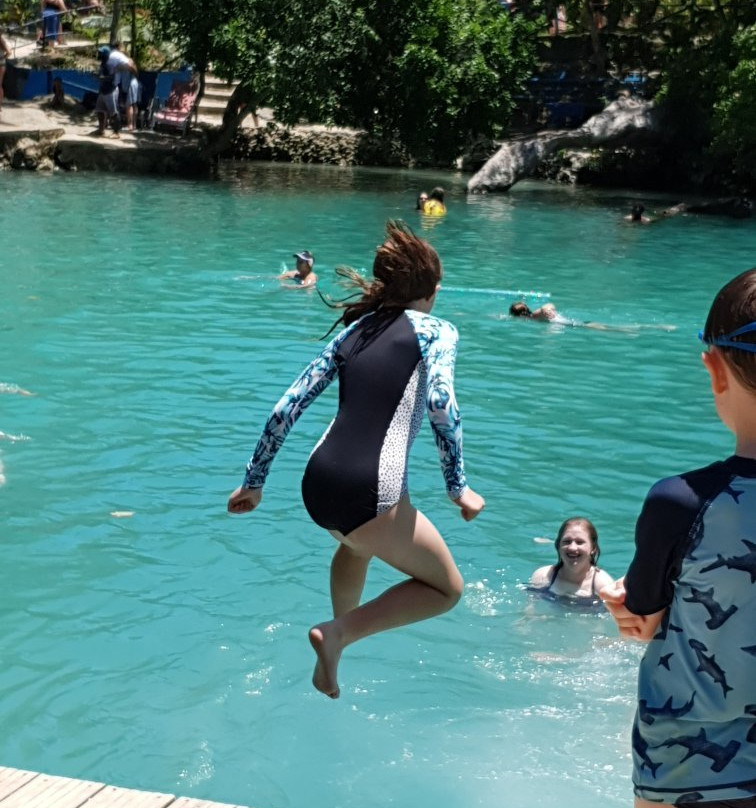 John's Authentic Island Tours-维拉港必去景点