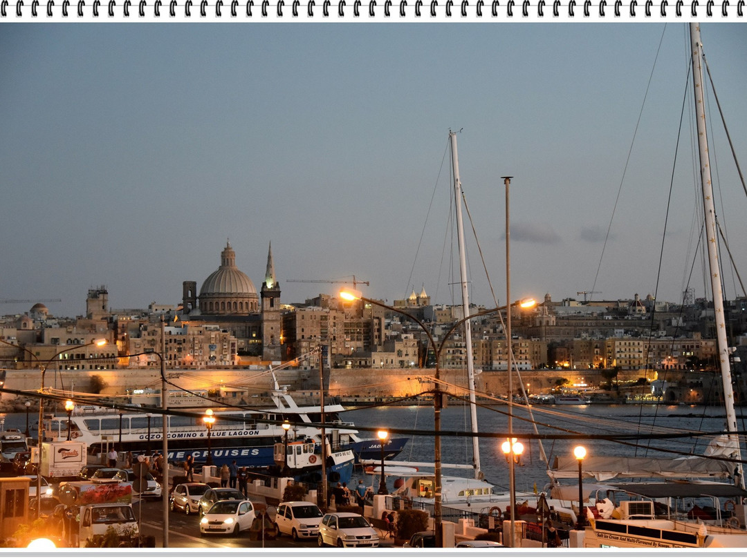 斯丽马滨海酒店主图