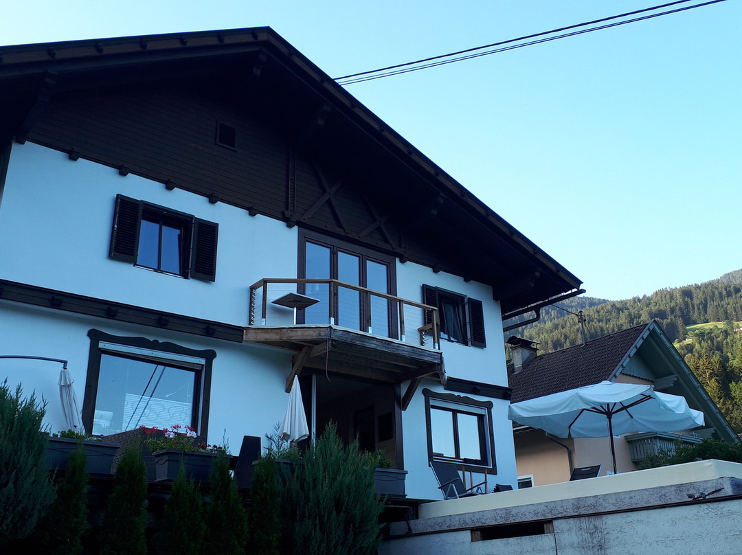 Haus Sieben - Singer Lydia主图