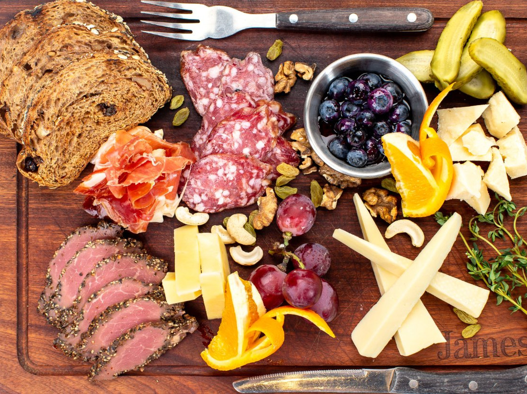 Grand James Cafe&Grill&Bar