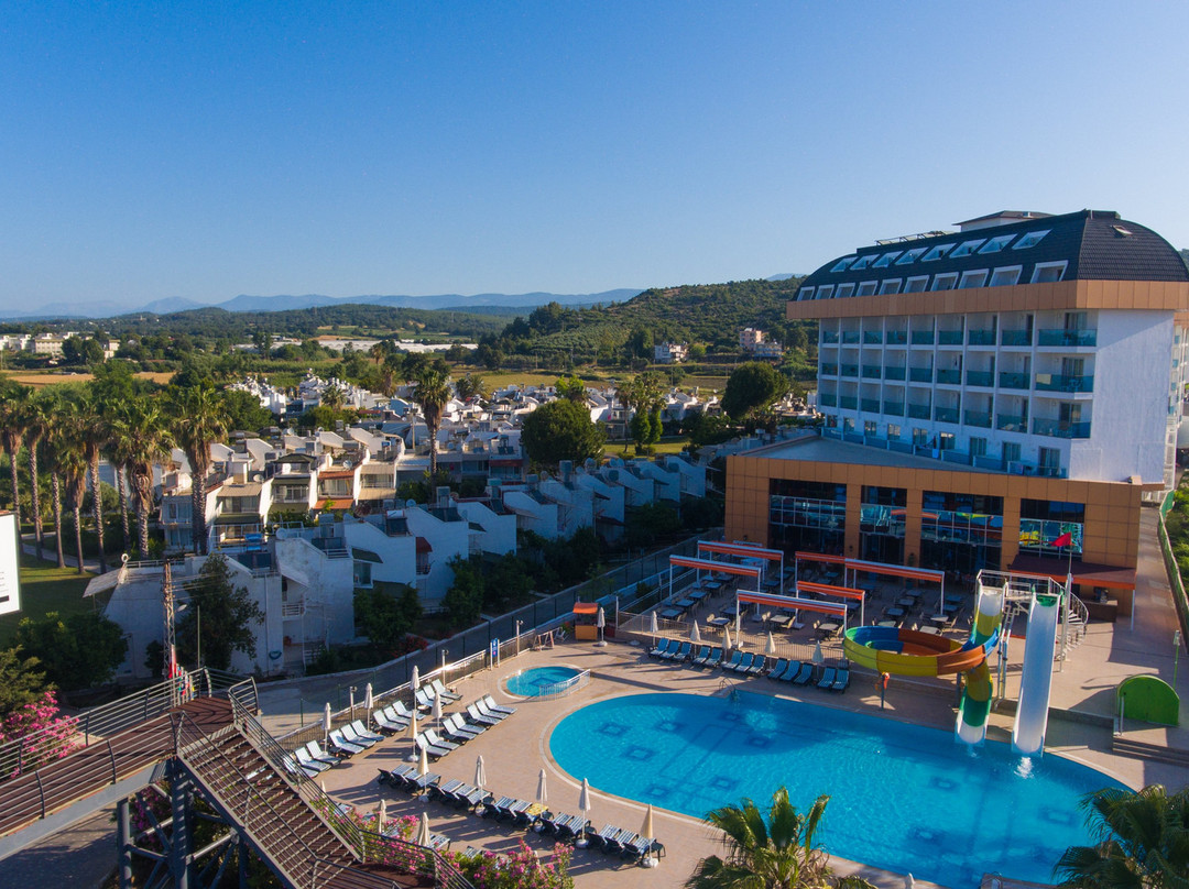 Throne Beach Resort & Spa主图