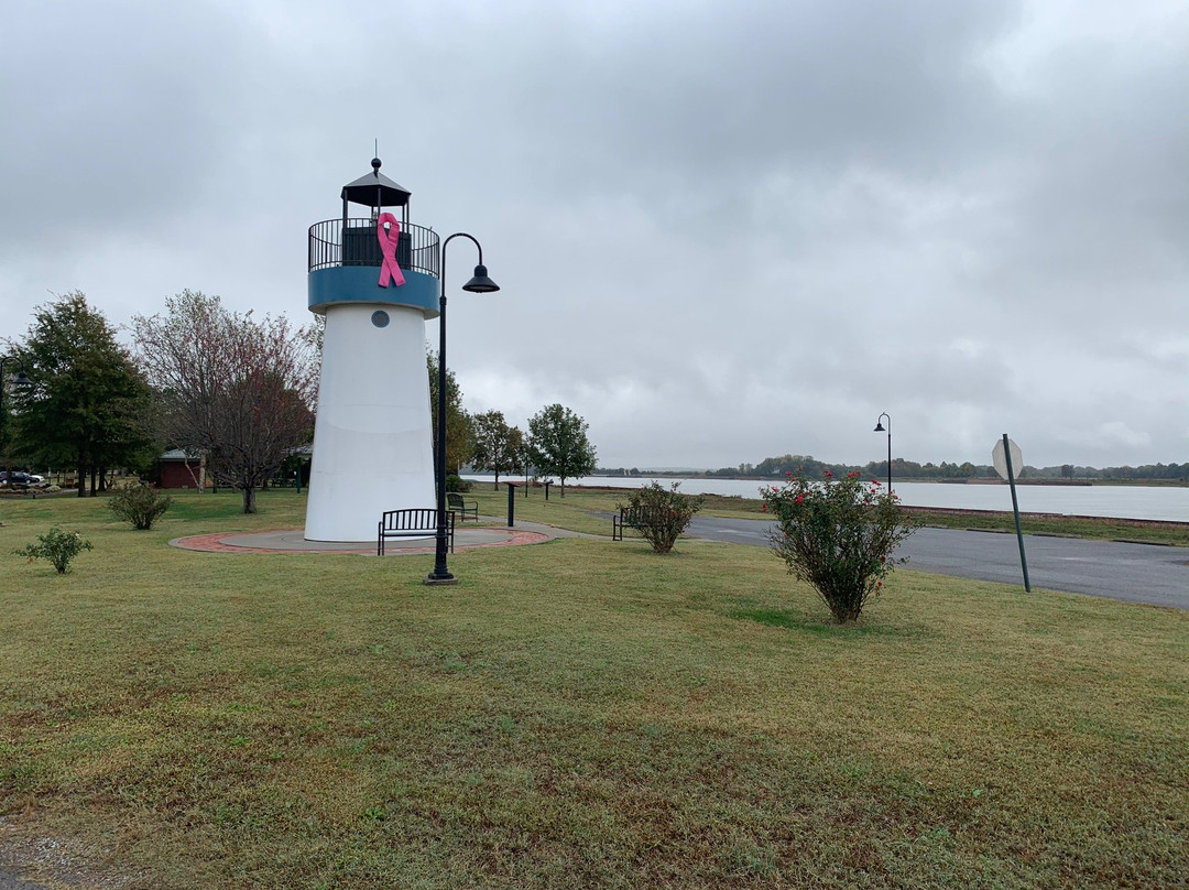 Metropolis Lighthouse Hope Light-Metropolis必去景点