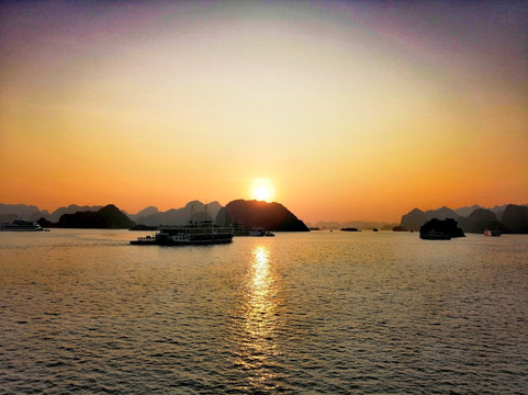 La Paci Cruises-下龙湾必去景点