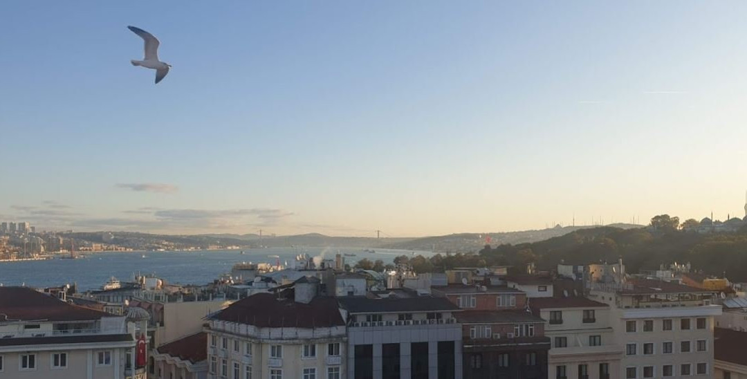 勒尼温泉酒店主图