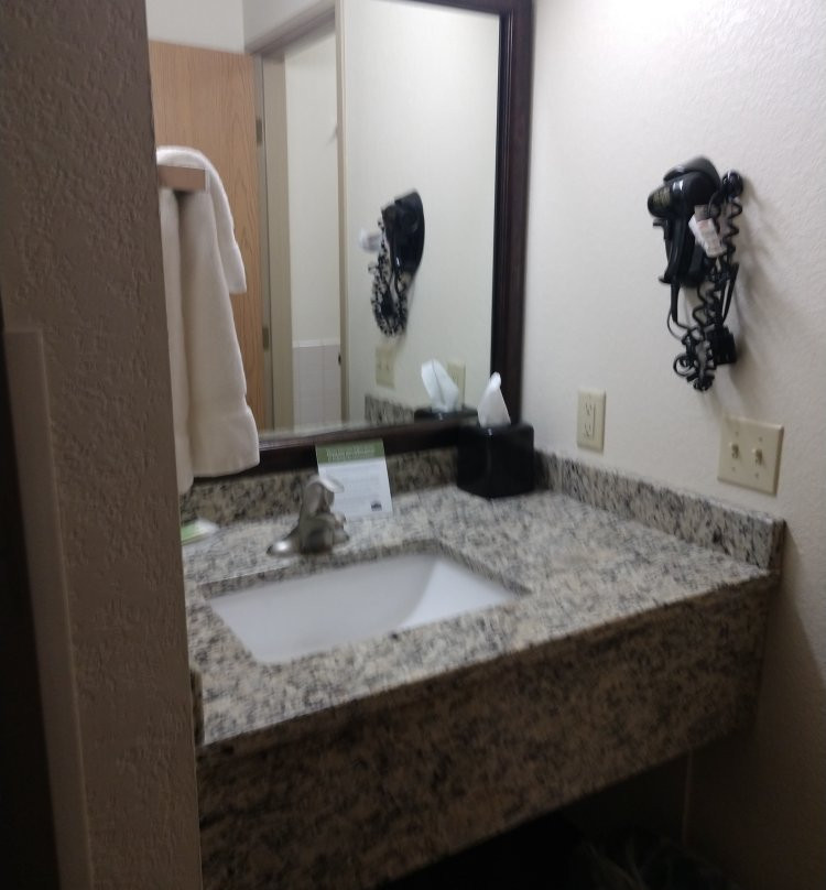 AmericInn by Wyndham Marshall主图