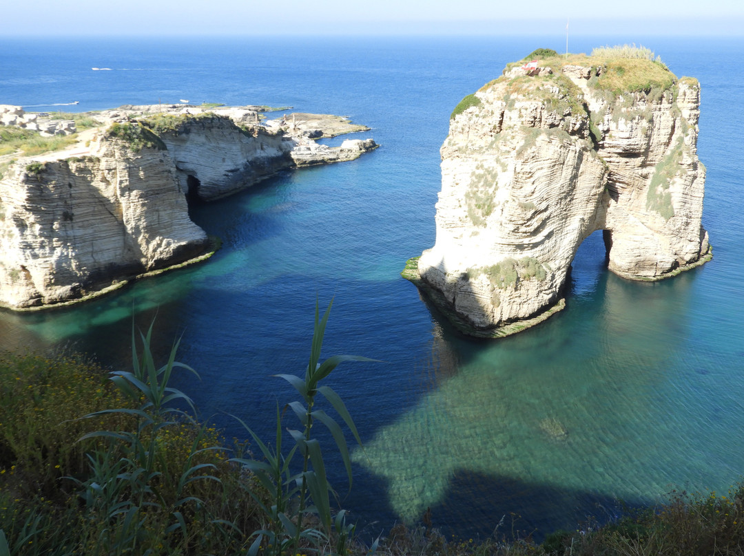 Pigeon Rocks in Raouche景点图片