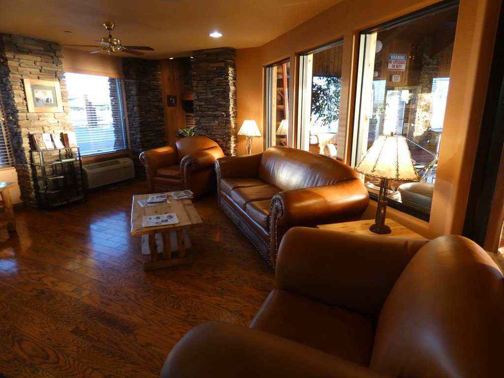 Pinedale Hotel & Suites主图